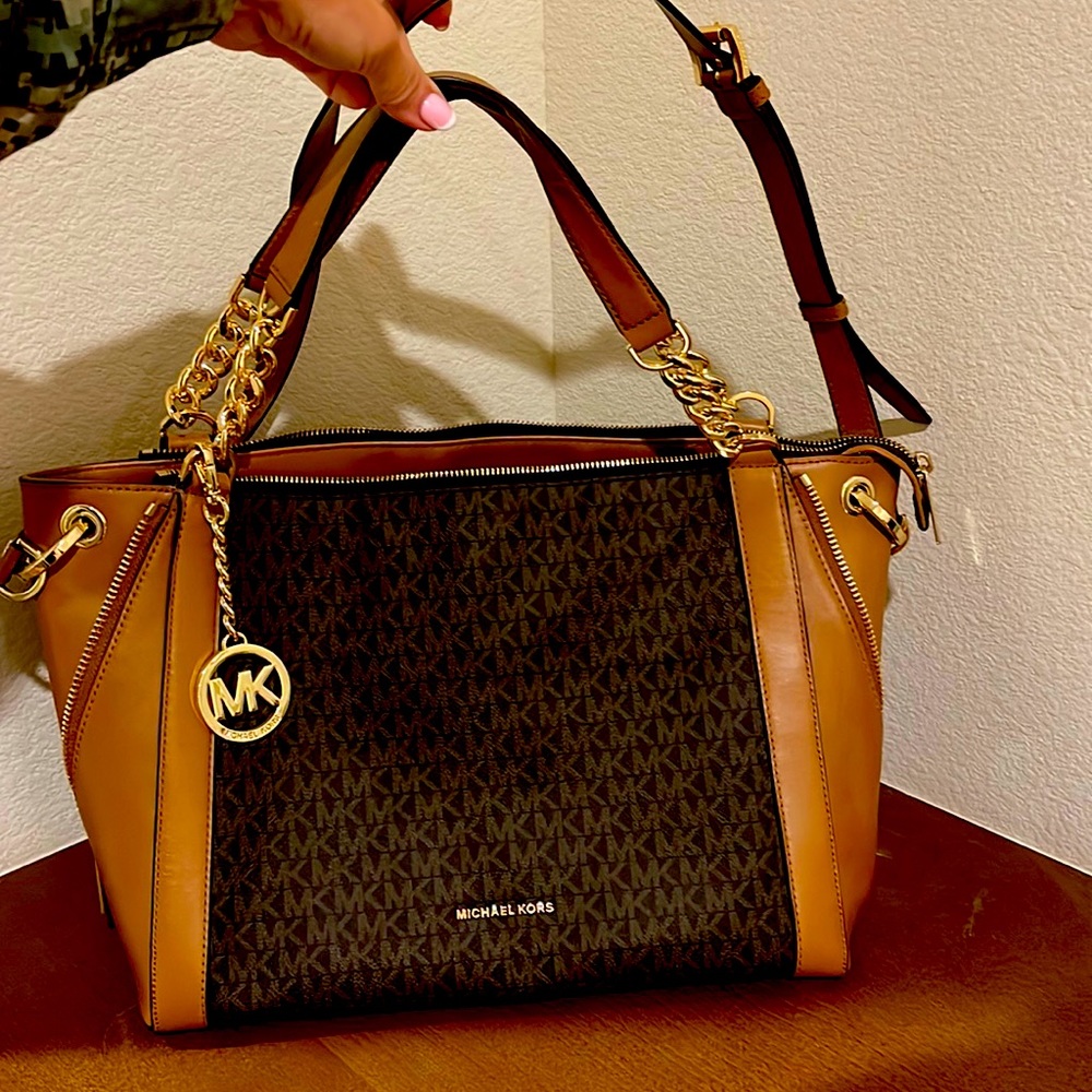 Michael kors stanthorpe tote with gorgeous gold hardware
